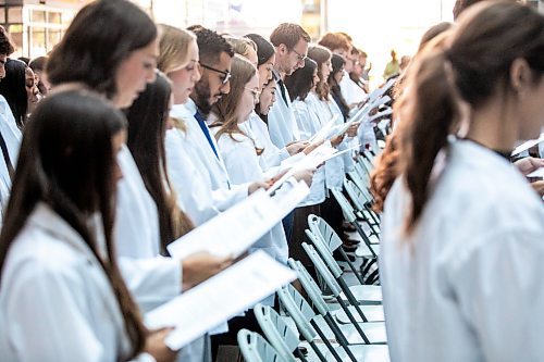 MIKAELA MACKENZIE / WINNIPEG FREE PRESS
	
The newest University of Manitoba medical class recite the physician&#x573; pledge in a ceremony at the Max Rady College of Medicine on Wednesday, Aug. 21, 2024.

For Jura story.
Winnipeg Free Press 2024