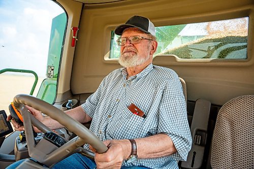 NIC ADAM / FREE PRESS
Farmer Larry Goossen, 80, works in his John Deere combine at the growing project&#x2019;s field outside Landmark, MB., Tuesday. He&#x2019;s been driving a combine since he was 14 and likes to volunteer for the project every year.
240820 - Tuesday, August 20, 2024.

Reporter: