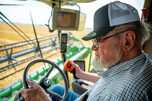 NIC ADAM / FREE PRESS
Farmer Larry Goossen, 80, works in his John Deere combine at the growing project&#x2019;s field outside Landmark, MB., Tuesday. He&#x2019;s been driving a combine since he was 14 and likes to volunteer for the project every year.
240820 - Tuesday, August 20, 2024.

Reporter: