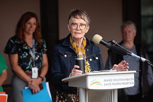 21082024
Dale Stewart of Russell speaks during the grand opening of the Community Cancer Care Centre in Russell on Wednesday. Stewart is receiving treatment for head and neck cancer at the Community Cancer Care Centre.
(Tim Smith/The Brandon Sun)