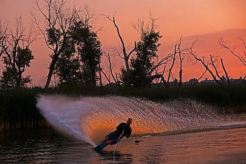 21082024
Daryl Makinson with the Brandon Waterski Club slalom skis on the Assiniboine River in Brandon just before sunrise early Wednesday morning. 
(Tim Smith/The Brandon Sun)