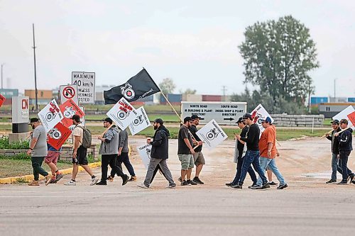 MIKE DEAL / FREE PRESS
Locked out employees at the Symington Yards picket line Aug. 22, 2024. 