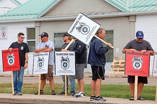 Teamsters members picket outside the CN Brandon General Yard Office on Thursday morning after being locked out by both the CN and CP Railways. (Tim Smith/The Brandon Sun)