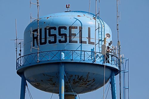 21082024
A man works atop the water tower in Russell, Manitoba on a hot and sunny Wednesday. 
(Tim Smith/The Brandon Sun)