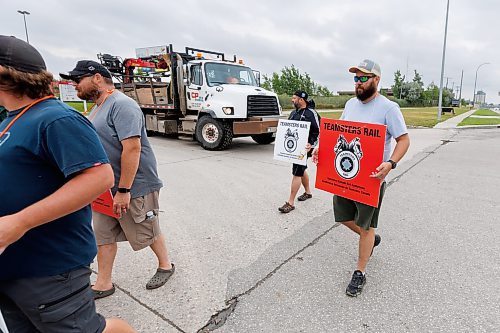 MIKE DEAL / FREE PRESS
Members of the Teamsters Canada Rail Conference union on the picket line at the CP Winnipeg Yard, Keewatin Street entrance, Thursday morning.
Train conductors and engineers took to picket lines Thursday across Winnipeg on the first day of the largest railway lockout in Canadian history.
CN and CPKC shut down Canada&#x2019;s freight rail network after contract negotiations with the Teamsters Union broke down.
See Matt Frank / Martin Cash story
240822 - Thursday, August 22, 2024.