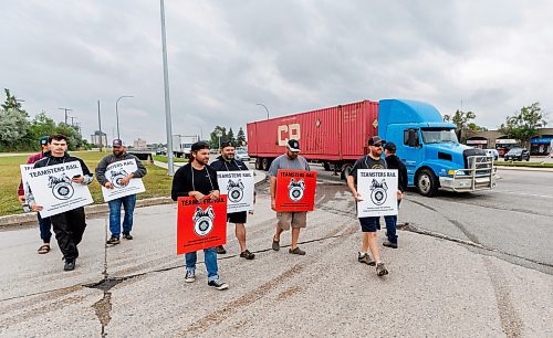 MIKE DEAL / FREE PRESS
Members of the Teamsters Canada Rail Conference union on the picket line at the CP Winnipeg Yard, Keewatin Street entrance, Thursday morning.
Train conductors and engineers took to picket lines Thursday across Winnipeg on the first day of the largest railway lockout in Canadian history.
CN and CPKC shut down Canada&#x2019;s freight rail network after contract negotiations with the Teamsters Union broke down.
See Matt Frank / Martin Cash story
240822 - Thursday, August 22, 2024.