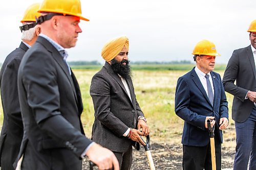 MIKAELA MACKENZIE / WINNIPEG FREE PRESS
	
Highway Motor Freight president and CEO Jass Dhillon gets ready to ceremonially turn sod as Highway Motor Freight is announced as CentrePort Canada Rail Park&#x573; newest tenant on Thursday, Aug. 22, 2024.

For Martin Cash story.
Winnipeg Free Press 2024