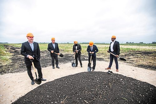 MIKAELA MACKENZIE / WINNIPEG FREE PRESS
	
Chris Reiter (left), Ken Mulligan, Jass Dhillon, Kevin Lamoureux, and Jamie Moses get ready to ceremonially turn sod as Highway Motor Freight is announced as CentrePort Canada Rail Park&#x573; newest tenant on Thursday, Aug. 22, 2024.

For Martin Cash story.
Winnipeg Free Press 2024