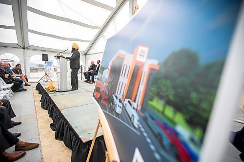 MIKAELA MACKENZIE / WINNIPEG FREE PRESS
	
Highway Motor Freight president and CEO Jass Dhillon announces his company as CentrePort Canada Rail Park&#x573; newest tenant on Thursday, Aug. 22, 2024.

For Martin Cash story.
Winnipeg Free Press 2024