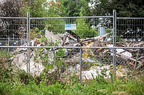 MIKAELA MACKENZIE / WINNIPEG FREE PRESS
	
The pile of rubble at 625 Stella on Thursday, Aug. 22, 2024.

For Joyanne story.
Winnipeg Free Press 2024