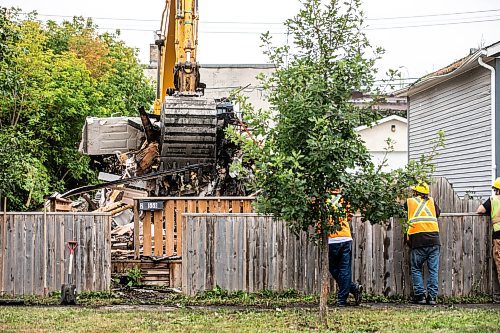 MIKAELA MACKENZIE / WINNIPEG FREE PRESS
	
A house at 558 Pritchard is demolished by the city on Thursday, Aug. 22, 2024.

For Joyanne story.
Winnipeg Free Press 2024