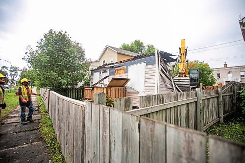 MIKAELA MACKENZIE / WINNIPEG FREE PRESS
	
A house at 558 Pritchard is demolished by the city on Thursday, Aug. 22, 2024.

For Joyanne story.
Winnipeg Free Press 2024