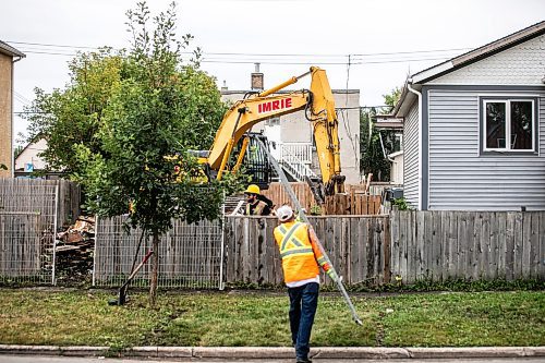 MIKAELA MACKENZIE / WINNIPEG FREE PRESS
	
A house at 558 Pritchard is demolished by the city on Thursday, Aug. 22, 2024.

For Joyanne story.
Winnipeg Free Press 2024