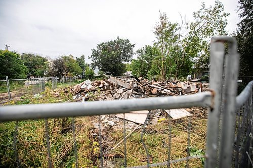 MIKAELA MACKENZIE / WINNIPEG FREE PRESS
	
The pile of rubble at 625 Stella on Thursday, Aug. 22, 2024.

For Joyanne story.
Winnipeg Free Press 2024