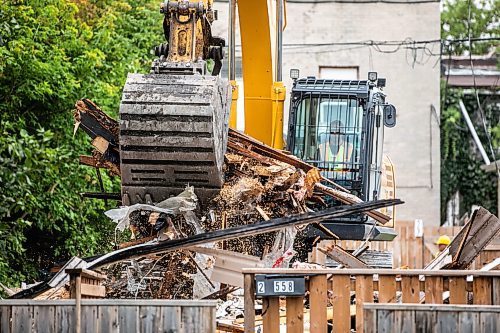 MIKAELA MACKENZIE / WINNIPEG FREE PRESS
	
A house at 558 Pritchard is demolished by the city on Thursday, Aug. 22, 2024.

For Joyanne story.
Winnipeg Free Press 2024