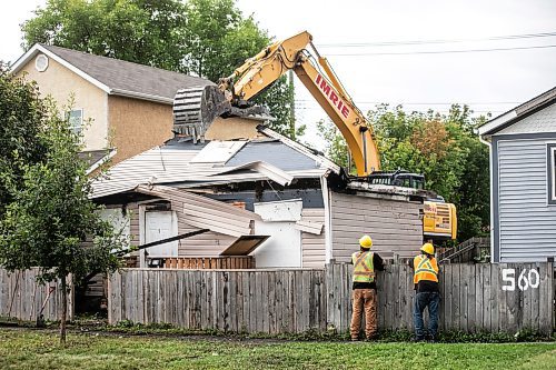 MIKAELA MACKENZIE / WINNIPEG FREE PRESS
	
A house at 558 Pritchard is demolished by the city on Thursday, Aug. 22, 2024.

For Joyanne story.
Winnipeg Free Press 2024