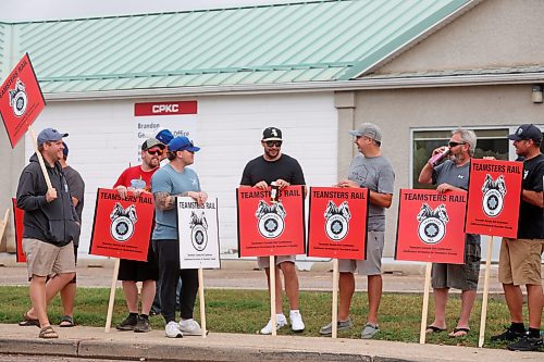 22082024
Teamsters Rail workers picket outside the CN Brandon General Yard Office on Thursday morning after being locked out by both the CN and CP Railways. (Tim Smith/The Brandon Sun)