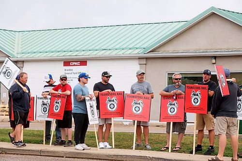 22082024
Teamsters Rail workers picket outside the CN Brandon General Yard Office on Thursday morning after being locked out by both the CN and CP Railways. (Tim Smith/The Brandon Sun)