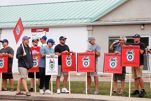 22082024
Teamsters Rail workers picket outside the CN Brandon General Yard Office on Thursday morning after being locked out by both the CN and CP Railways. (Tim Smith/The Brandon Sun)