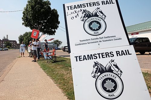 Teamsters Rail workers picket outside the CN Brandon General Yard Office on Friday afternoon. (Tim Smith/The Brandon Sun)