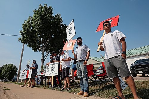 Teamsters railway workers picket outside the CN Brandon General Yard Office on Friday afternoon. The union yesterday served Canadian National Railway Co. with a 72-hour strike notice, intensifying fears in the agriculture industry and other sectors of a prolonged national railway shutdown. (Tim Smith/The Brandon Sun)