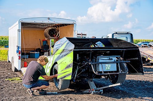 NIC ADAM / FREE PRESS
Chris Derksen works on his teams&#x2019; car at Thursday night thunder at Victory Lanes Speedway. 
240822 - Thursday, August 22, 2024.

Reporter: ?