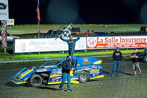 NIC ADAM / FREE PRESS
Midwest modified winner Rick Delaine at Thursday night thunder at Victory Lanes Speedway. 
240822 - Thursday, August 22, 2024.

Reporter: ?