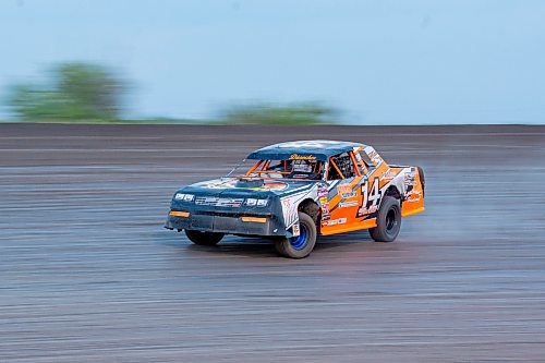 NIC ADAM / FREE PRESS
Logan McDonald races at Thursday night thunder at Victory Lanes Speedway.
240822 - Thursday, August 22, 2024.

Reporter: ?