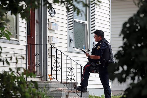 Police entered a home on Victoria Avenue E on Friday afternoon before returning with a canine unit which went through the house and into a nearby alleyway. A drone was later deployed to surveil the area. (Connor McDowell/Brandon Sun)