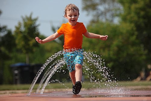 23082024
Three-year-old Cole Chambers cools off at the Kin Spray Park on a hot Friday afternoon.  (Tim Smith/The Brandon Sun)