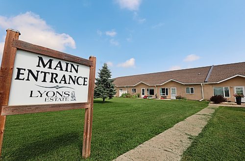 The exterior of a two-bedroom furnished apartment in Lyons Estates senior suites in the town of Carberry that is available for out of town doctors and locums to stay, while they are taking shifts in the community's hospital. (Michele McDougall/The Brandon Sun)