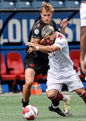 JOHN WOODS / WINNIPEG FREE PRESS
Vancouver FC&#x2019;s James Cameron (25) defends against Valour FC&#x2019;s Jordan Faria (17) during first half Canadian Premier League action in Winnipeg Sunday, August 25, 2024. 
Reporter: ?