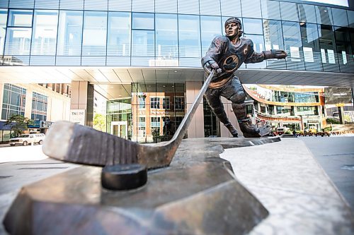 MIKAELA MACKENZIE / WINNIPEG FREE PRESS
	
The Dale Hawerchuk statue at True North Square, which was vandalized over the weekend, on Monday, Aug. 26, 2024. 

For &#x2014; story.
Winnipeg Free Press 2024