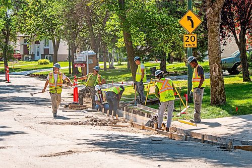 NIC ADAM / FREE PRESS
Construction continues along Augusta Dr. in Waverly Heights Monday morning. 
240826 - Monday, August 26, 2024.

Reporter:?