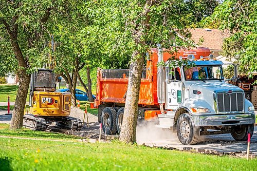 NIC ADAM / FREE PRESS
Construction continues along Augusta Dr. in Waverly Heights Monday morning. 
240826 - Monday, August 26, 2024.

Reporter:?