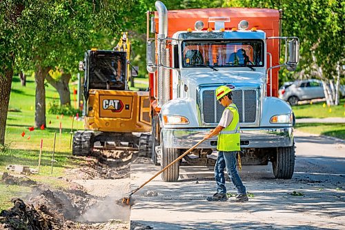 NIC ADAM / FREE PRESS
Construction continues along Augusta Dr. in Waverly Heights Monday morning. 
240826 - Monday, August 26, 2024.

Reporter:?