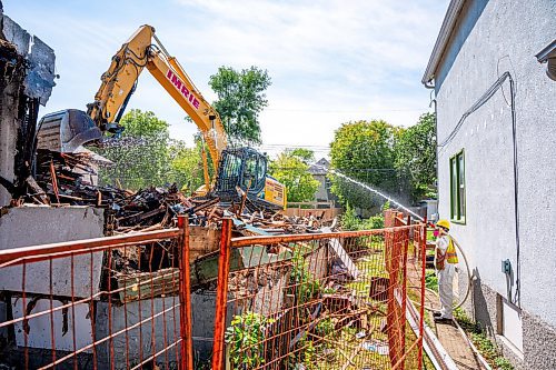 NIC ADAM / FREE PRESS
A crew demolishes the vacant house along Manitoba Ave. that burned down due to multiple fires in a few short months. According to the land-owner, the city approved his months-old demolition permit after the release of our last article on the subject.
240826 - Monday, August 26, 2024.

Reporter: Malak