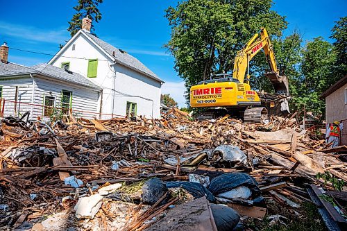 NIC ADAM / FREE PRESS
A crew demolishes the vacant house along Manitoba Ave. that burned down due to multiple fires in a few short months. According to the land-owner, the city approved his months-old demolition permit after the release of our last article on the subject.
240826 - Monday, August 26, 2024.

Reporter: Malak