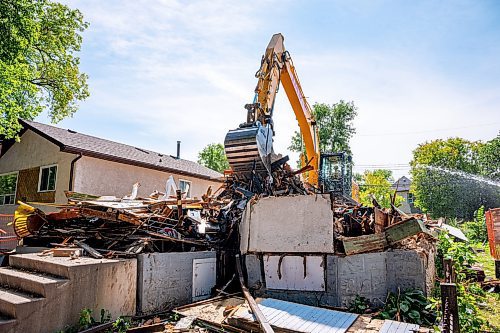 NIC ADAM / FREE PRESS
A crew demolishes the vacant house along Manitoba Ave. that burned down due to multiple fires in a few short months. According to the land-owner, the city approved his months-old demolition permit after the release of our last article on the subject.
240826 - Monday, August 26, 2024.

Reporter: Malak