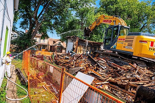 NIC ADAM / FREE PRESS
A crew demolishes the vacant house along Manitoba Ave. that burned down due to multiple fires in a few short months. According to the land-owner, the city approved his months-old demolition permit after the release of our last article on the subject.
240826 - Monday, August 26, 2024.

Reporter: Malak