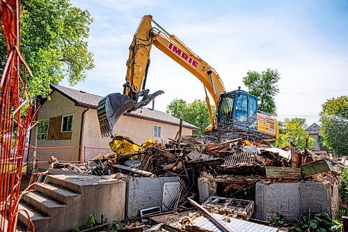 NIC ADAM / FREE PRESS
A crew demolishes the vacant house along Manitoba Ave. that burned down due to multiple fires in a few short months. According to the land-owner, the city approved his months-old demolition permit after the release of our last article on the subject.
240826 - Monday, August 26, 2024.

Reporter: Malak