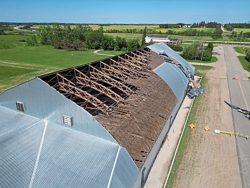 26082024
The Foxwarren District Rec. Centre was heavily damaged in a storm early Sunday morning. The storm ripped a large portion of the roof off of the recreation centre. 
(Tim Smith/The Brandon Sun)