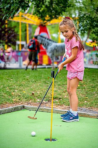 NIC ADAM / FREE PRESS
Aubree Riege plays a round of mini golf at Tinker Town Monday afternoon.
240826 - Monday, August 26, 2024.

Reporter: ?