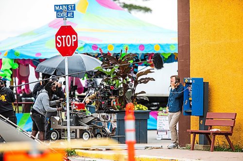 MIKAELA MACKENZIE / WINNIPEG FREE PRESS
	
Bob Odenkirk on the Nobody 2 film set at Winnipeg Beach on Tuesday, Aug. 27, 2024. 

Standup.
Winnipeg Free Press 2024