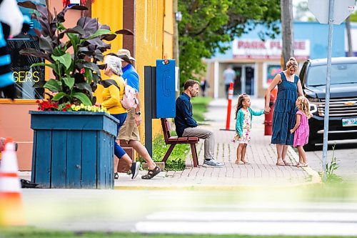 MIKAELA MACKENZIE / WINNIPEG FREE PRESS
	
Bob Odenkirk on the Nobody 2 film set at Winnipeg Beach on Tuesday, Aug. 27, 2024. 

Standup.
Winnipeg Free Press 2024