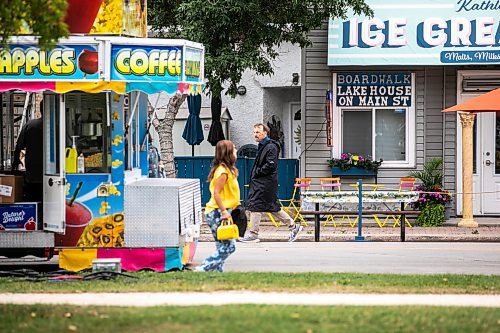 MIKAELA MACKENZIE / WINNIPEG FREE PRESS
	
Bob Odenkirk on the Nobody 2 film set at Winnipeg Beach on Tuesday, Aug. 27, 2024. 

Standup.
Winnipeg Free Press 2024