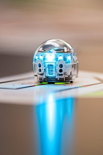 NIC ADAM / FREE PRESS
Attendees test Ozobots, a type of robot that can be used to help teach students about farming automation, at Innovation Farms Tuesday.
240826 - Monday, August 26, 2024.

Reporter: Gabby