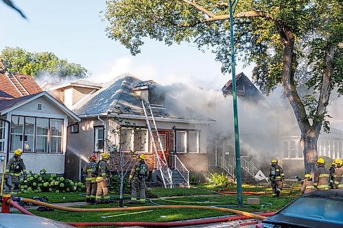 MIKE DEAL / FREE PRESS
Winnipeg Fire Paramedic Service crews work at putting out a fire that has destroyed at least two houses and badly damaged another on Cobourg Avenue between Glenwood Crescent and Beatrice Street Wednesday morning.
240828 - Wednesday, August 28, 2024.