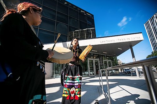 MIKAELA MACKENZIE / WINNIPEG FREE PRESS
Amber Flett (right) and Mandy Fenner sing a healing song in front of the law courts on Wednesday, Aug. 28, 2024. The Skibiki sentencing is taking place today.


Winnipeg Free Press 2024