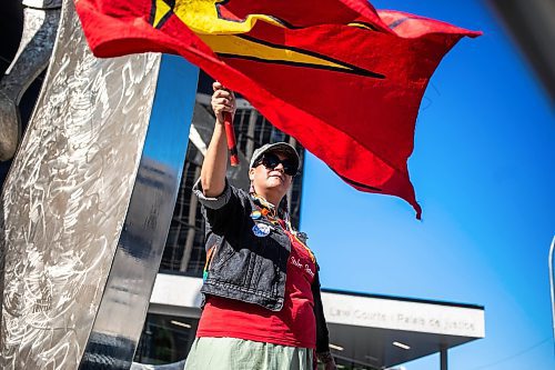 MIKAELA MACKENZIE / WINNIPEG FREE PRESS

Tara Martinez holds a flag high in front of the law courts on Wednesday, Aug. 28, 2024. The Skibiki sentencing is taking place today.


Winnipeg Free Press 2024